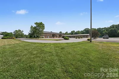 1855 6th Street SE, Hickory, NC 28602 - Photo 9