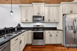 9232 Aloysia Ln, Charlotte, NC 28269 - Photo 7