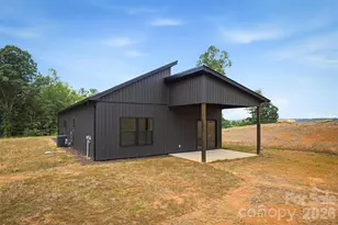 917 Overlook Dr SW, Lenoir, NC 28645 - Photo 3