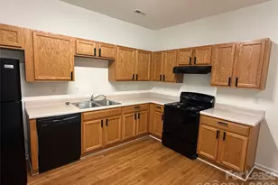 7033 Somerset Springs Dr, Charlotte, NC 28262 - Photo 5