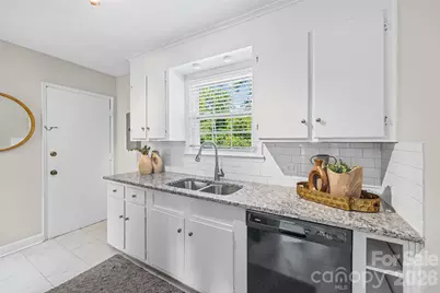 419 Wakefield Drive #D, Charlotte, NC 28209 - Photo 9