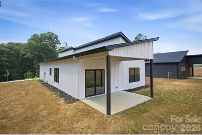921 Overlook Drive SW, Lenoir, NC 28645 - Photo 3