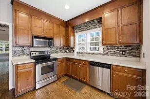 5909 Fitzwilliams Ln, Charlotte, NC 28270 - Photo 3