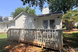 5917 Crape Myrtle Ln, Charlotte, NC 28216 - Photo 3