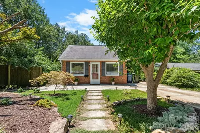 407 10th Street Drive NW, Hickory, NC 28601 - Photo 1
