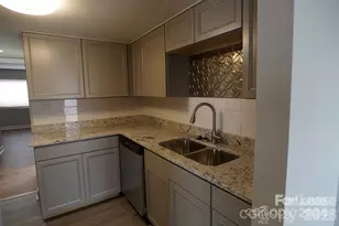1050 21st Ave NW, Hickory, NC 28601 - Photo 7