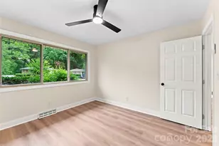4900 Malibu Dr, Charlotte, NC 28215 - Photo 15