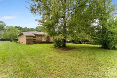 4900 Malibu Drive, Charlotte, NC 28215 - Photo 21