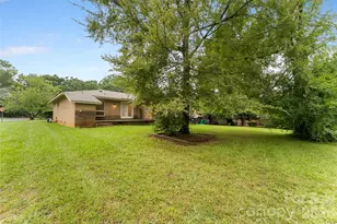 4900 Malibu Dr, Charlotte, NC 28215 - Photo 21