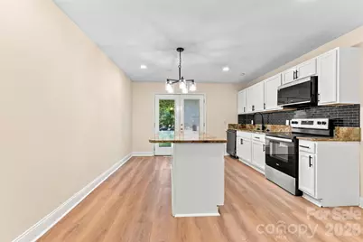4900 Malibu Drive, Charlotte, NC 28215 - Photo 9
