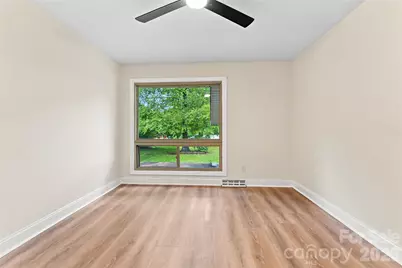 4900 Malibu Drive, Charlotte, NC 28215 - Photo 19