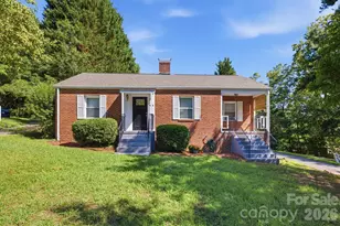 1060 14th Ave NW, Hickory, NC 28601 - Photo 1