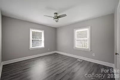 1060 14th Avenue NW, Hickory, NC 28601 - Photo 13