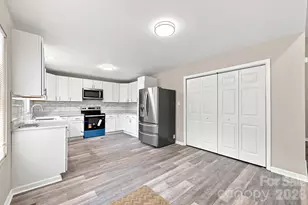 302 Hunter St, York, SC 29745 - Photo 11