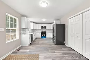 302 Hunter St, York, SC 29745 - Photo 9
