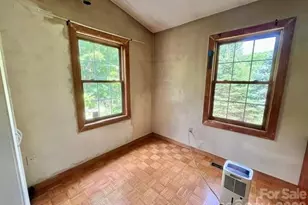 105 Chestnut Hill Rd, Black Mountain, NC 28711 - Photo 11