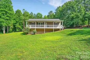 1095 E Prince Rd, Landrum, SC 29356 - Photo 1