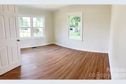2827 E Long Avenue, Gastonia, NC 28054 - Photo 9