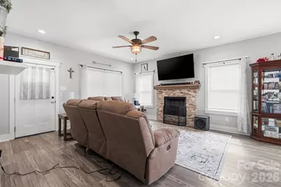 304 E Florida Avenue, Bessemer City, NC 28016 - Photo 7