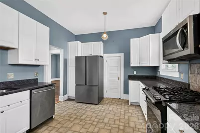 729 5th Avenue W, Hendersonville, NC 28739 - Photo 17