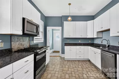 729 5th Avenue W, Hendersonville, NC 28739 - Photo 15