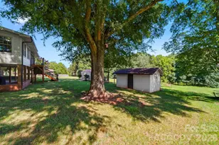 3210 W Calvin St, Claremont, NC 28610 - Photo 37