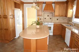 1330 E Barden Rd, Charlotte, NC 28226 - Photo 3