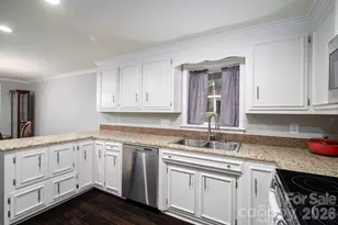 389 Caprice Cir, Lincolnton, NC 28092 - Photo 11