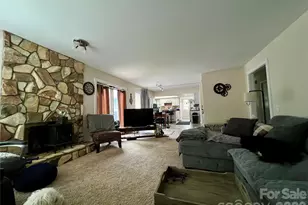 200 Foxlair Ct, Matthews, NC 28105 - Photo 37