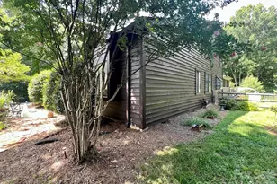 200 Foxlair Ct, Matthews, NC 28105 - Photo 7