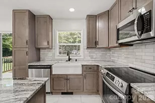 4219 Tipperary Pl, Charlotte, NC 28215 - Photo 13