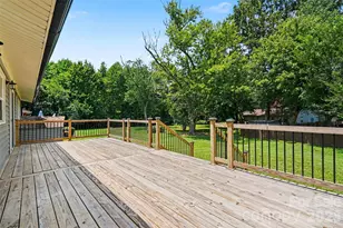 4219 Tipperary Pl, Charlotte, NC 28215 - Photo 27