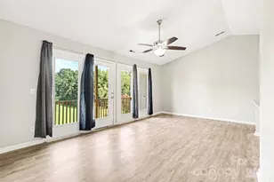 6165 Meadow Rose Ln, Charlotte, NC 28215 - Photo 7