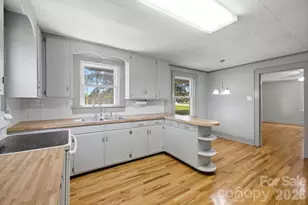 825 21st St Dr SE, Hickory, NC 28602 - Photo 13