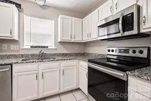 6355 Windsor Gate Ln, Charlotte, NC 28215 - Photo 7