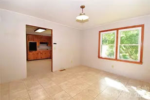 605 S Buena Vista Dr, Hendersonville, NC 28792 - Photo 9