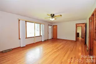 605 S Buena Vista Dr, Hendersonville, NC 28792 - Photo 5