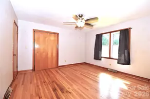 605 S Buena Vista Dr, Hendersonville, NC 28792 - Photo 15