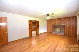 605 S Buena Vista Dr, Hendersonville, NC 28792 - Photo 3
