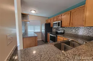 3811 Mosscroft Ln, Charlotte, NC 28215 - Photo 5