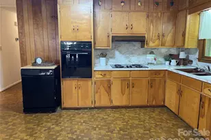 3209 Greenwood Park Cir, Albemarle, NC 28001 - Photo 11