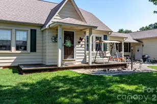 2504 Brentwood Cir, Lenoir, NC 28645 - Photo 3
