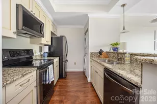 300 W 5th St, Charlotte, NC 28202 - Photo 9