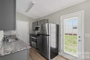 7035 Red Bud Cir, Charlotte, NC 28214 - Photo 5