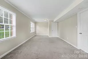 630 Colonial Dr, Statesville, NC 28625 - Photo 9