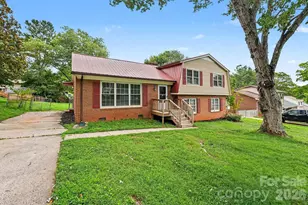 630 Colonial Dr, Statesville, NC 28625 - Photo 3