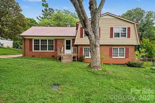 630 Colonial Dr, Statesville, NC 28625 - Photo 1