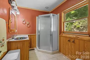 2560 Round Hill Rd, Bryson City, NC 28713 - Photo 23