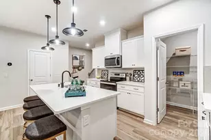 5217 Wyes Oak Ln, Charlotte, NC 28269 - Photo 9