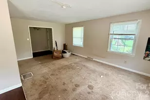 2808 28th St NE, Hickory, NC 28601 - Photo 7